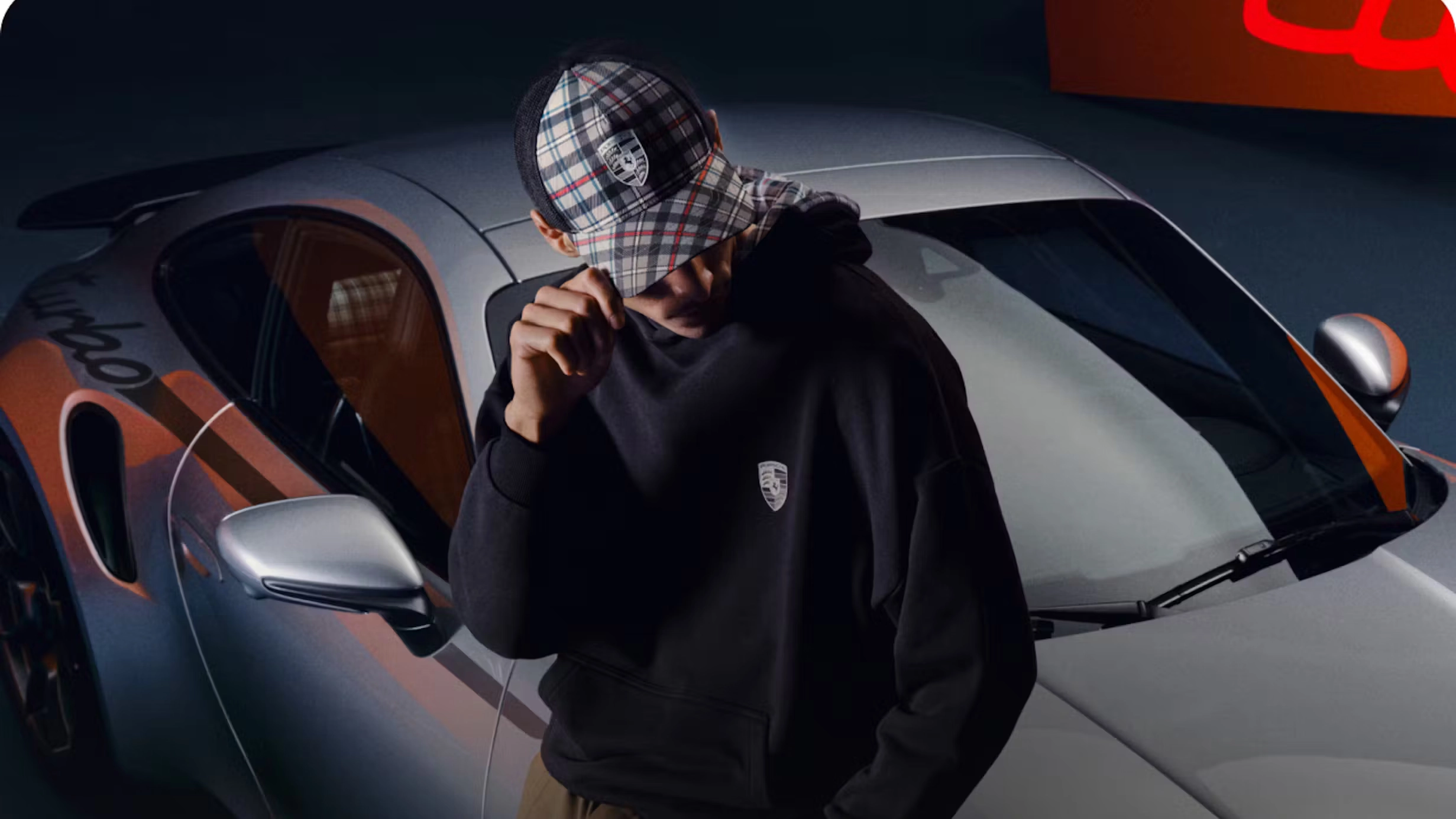 911