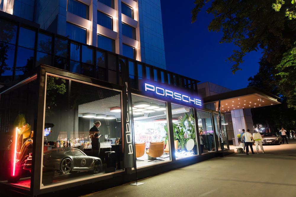 Porsche inaugurează primul Art Pop-up din România, la Cluj
