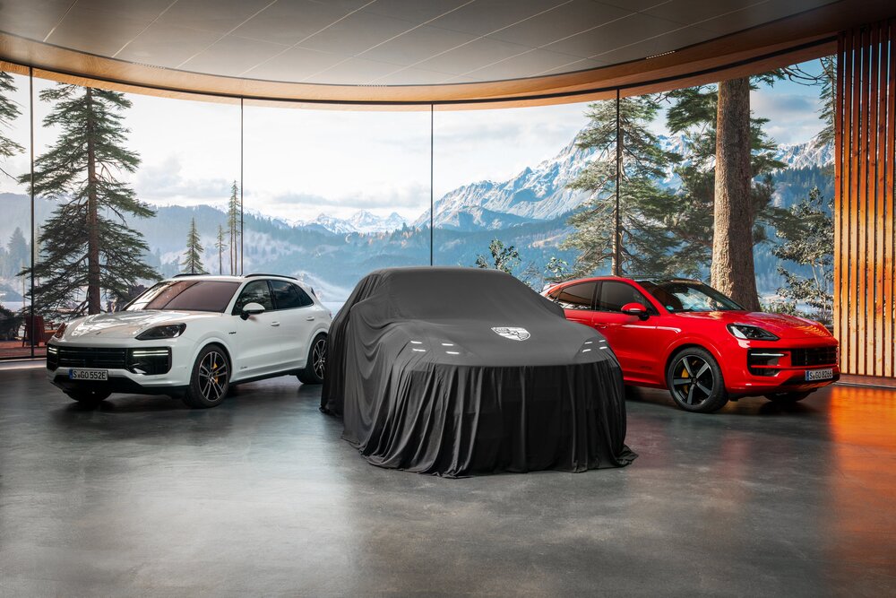 Mai întâi digital, apoi în Dubai: dublă premieră pentru Cayenne Electric