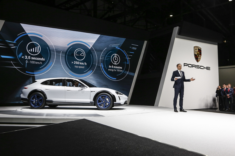Porsche Mission E Cross Turismo - atletul electric pentru un stil de viață activ