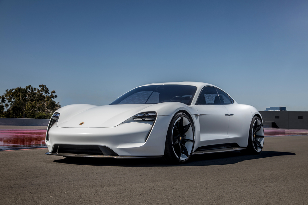 Mission E – primul Porsche full electric va purta numele Taycan