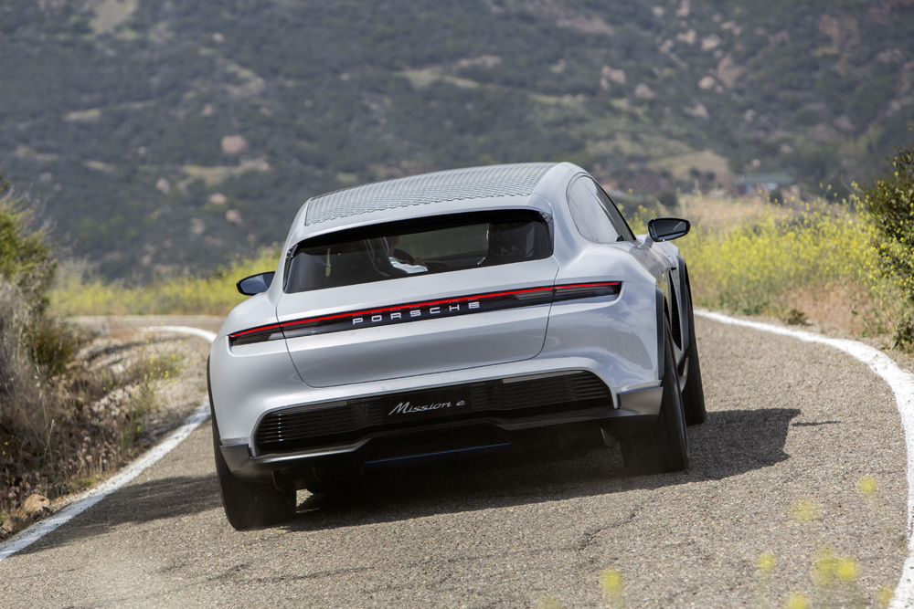 Studiul de concept Mission E Cross Turismo intră în producția de serie