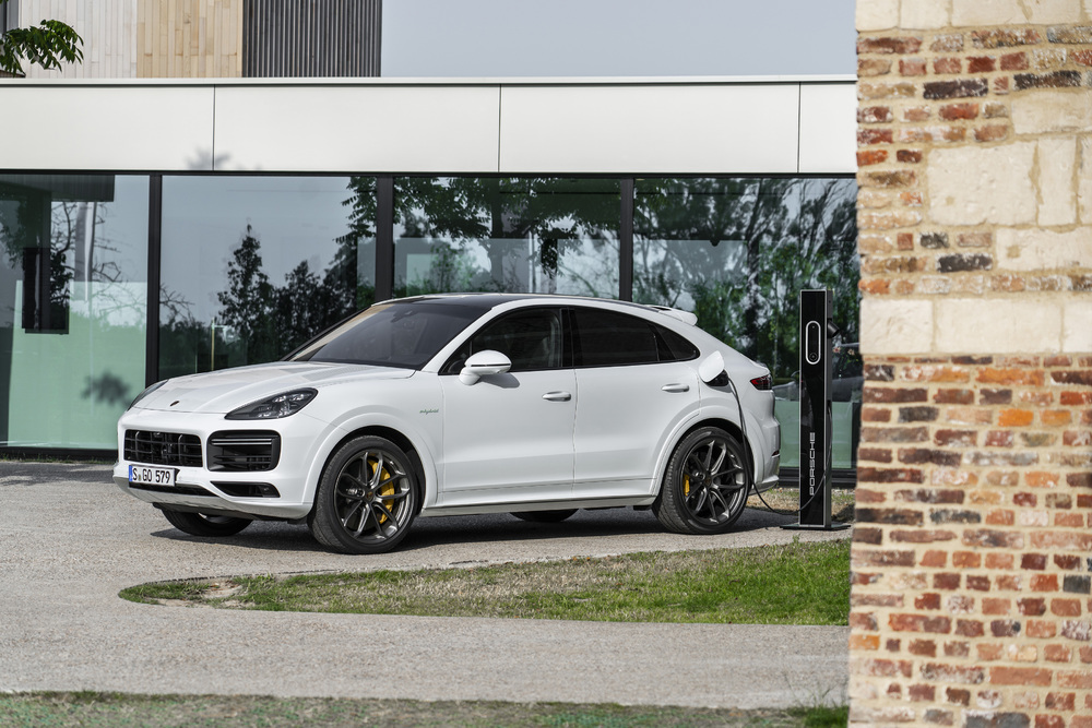 Cel mai puternic Porsche Cayenne este un hibrid plug-in