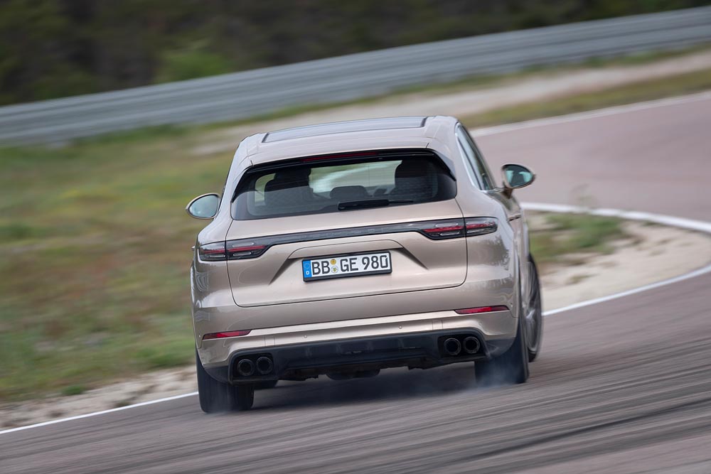 Sistemele inovatoare de șasiu ale Cayenne Turbo S E-Hybrid