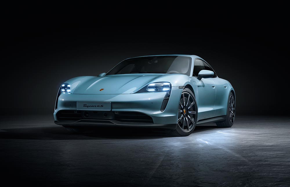 Porsche extinde gama de modele de mașini sport electrice cu Taycan 4S