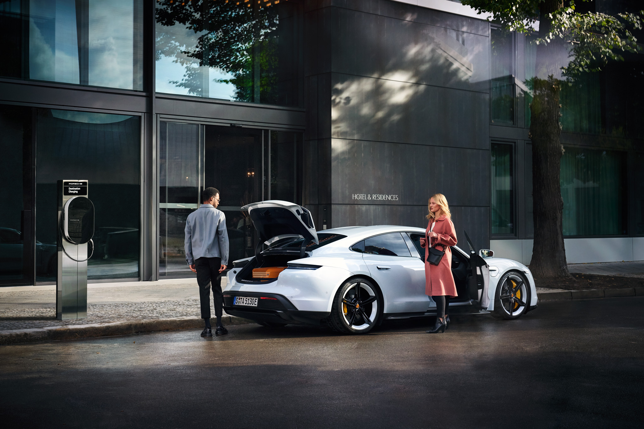 „Porsche Destination Charging”: peste 1.000 de puncte de încărcare puse în funcțiune