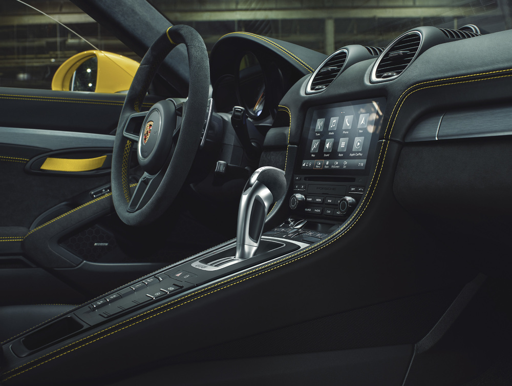Transmisia cu dublu ambreiaj Porsche disponibilă acum pe modelele de vârf 718
