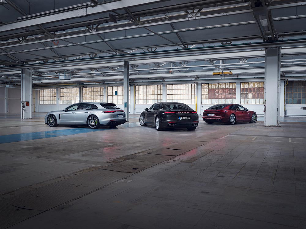 Porsche lansează modele noi Panamera cu până la 700 CP