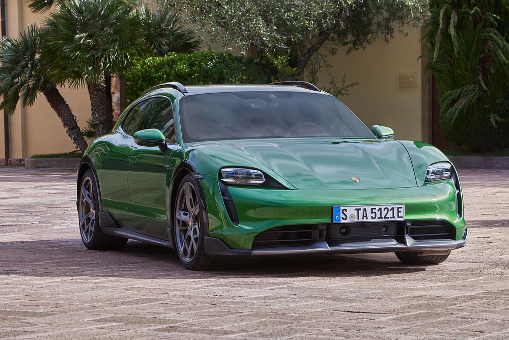 Premiera mondială a Cross Turismo: cea mai versatilă mașină sport electrică