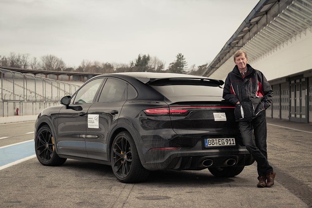 Walter Röhrl testează noul model super-performant din gama Cayenne