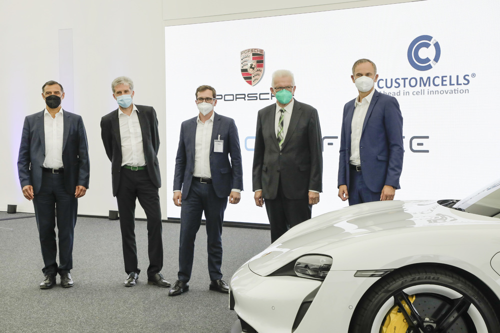 Porsche investește într-o fabrică de celule de baterii de înaltă performanță