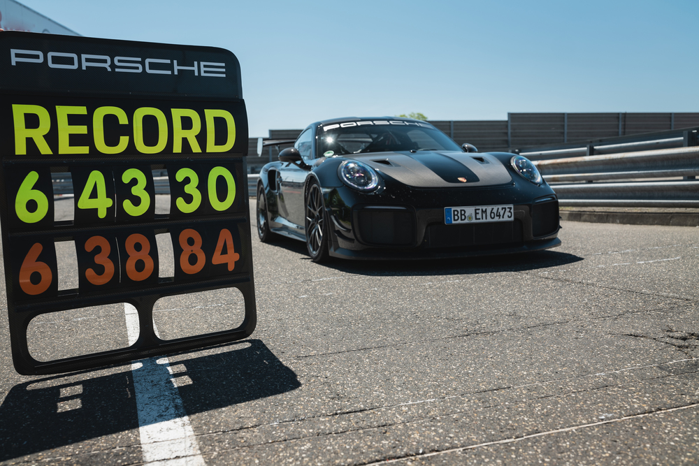 Porsche stabilește un nou record de tur la 6:43.300 minute