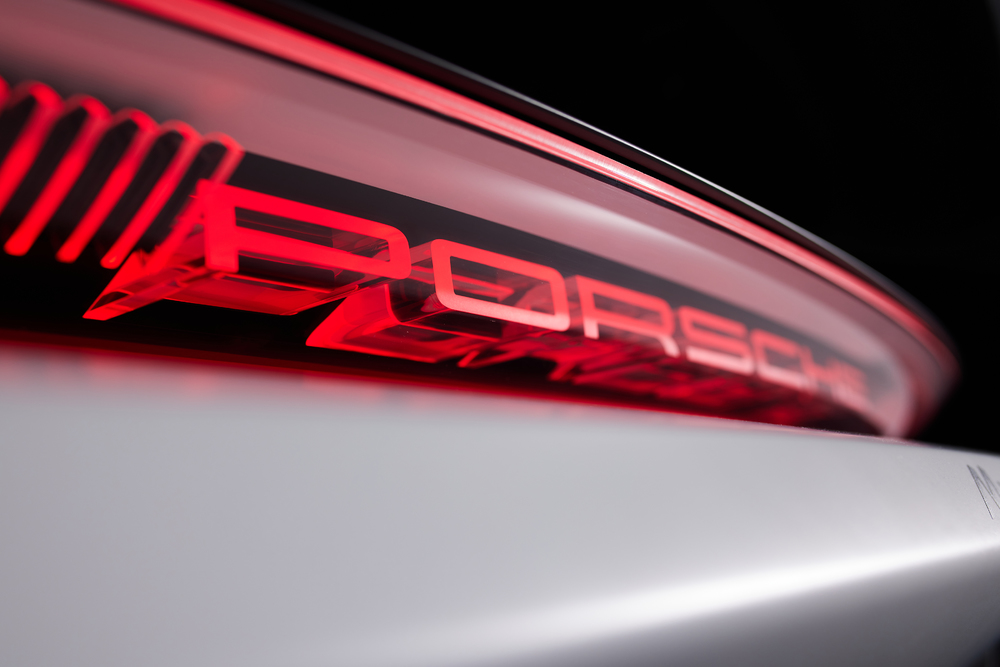 Asistați la prezentarea în direct a unui studiu de concept futurist de la Porsche