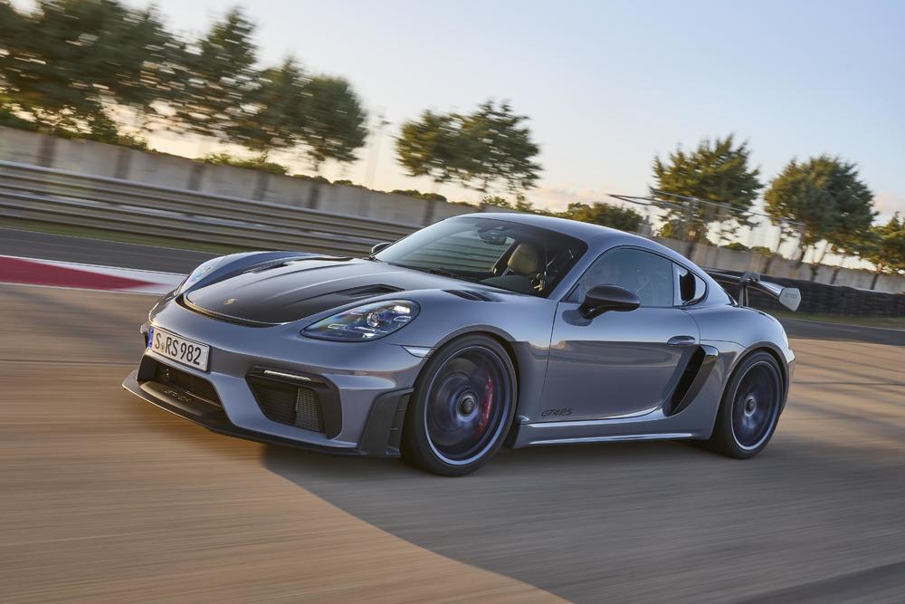 Noul Porsche 718 Cayman GT4 RS