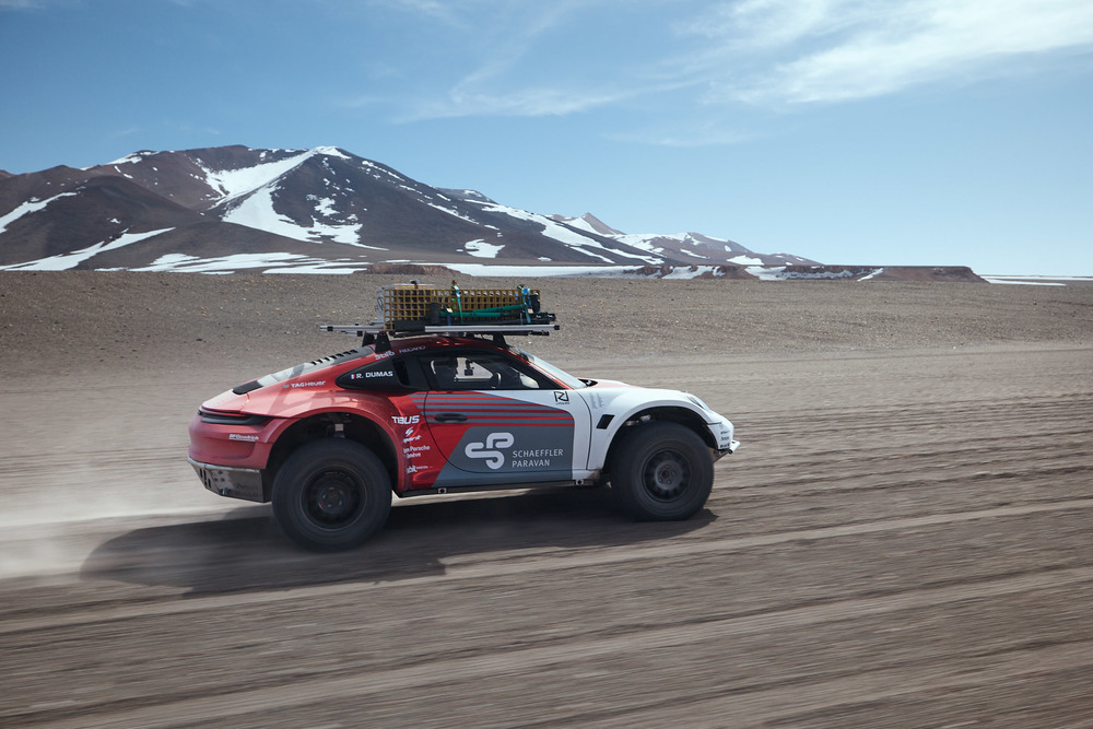 Un Porsche 911 special își începe călătoria de explorare