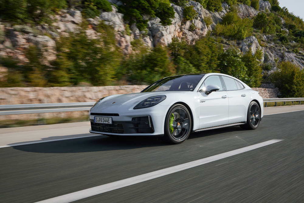 Porsche prezintă două noi variante e-hybrid ale modelului Panamera