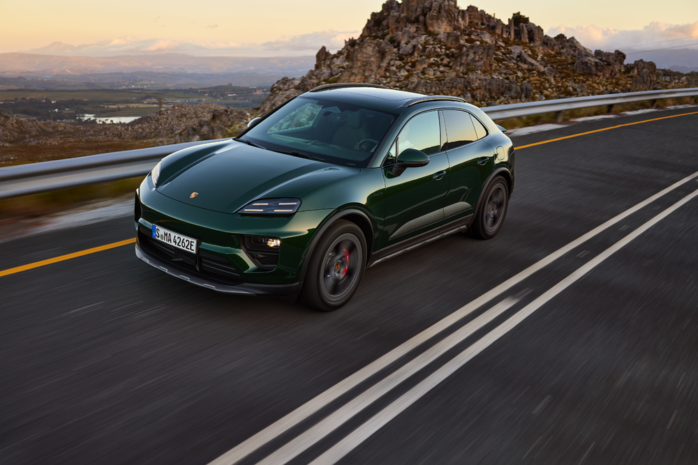 Porsche dublează numărul de versiuni din gamă pentru modelul Macan complet electric