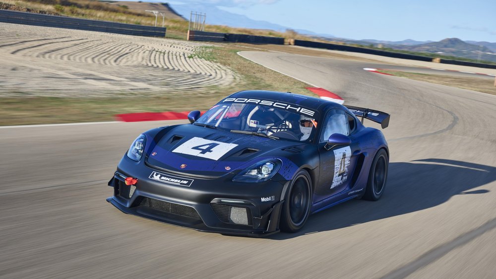 Porsche 718 Cayman GT4 RS Clubsport inspiră clienții pasionați de curse din întreaga lume