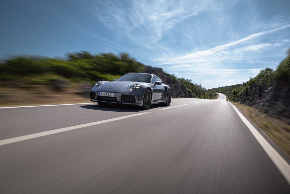 Noua sportivă cu performanțe 360: Porsche 911 Turbo S