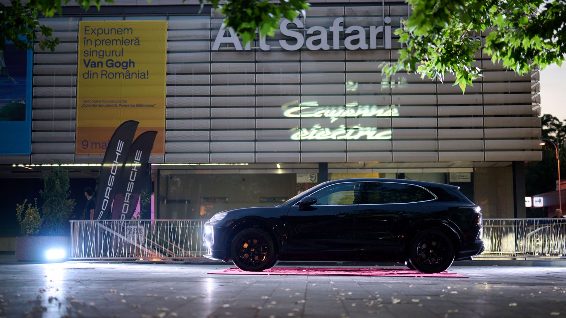 Noul Cayenne Electric poposește la Art Safari