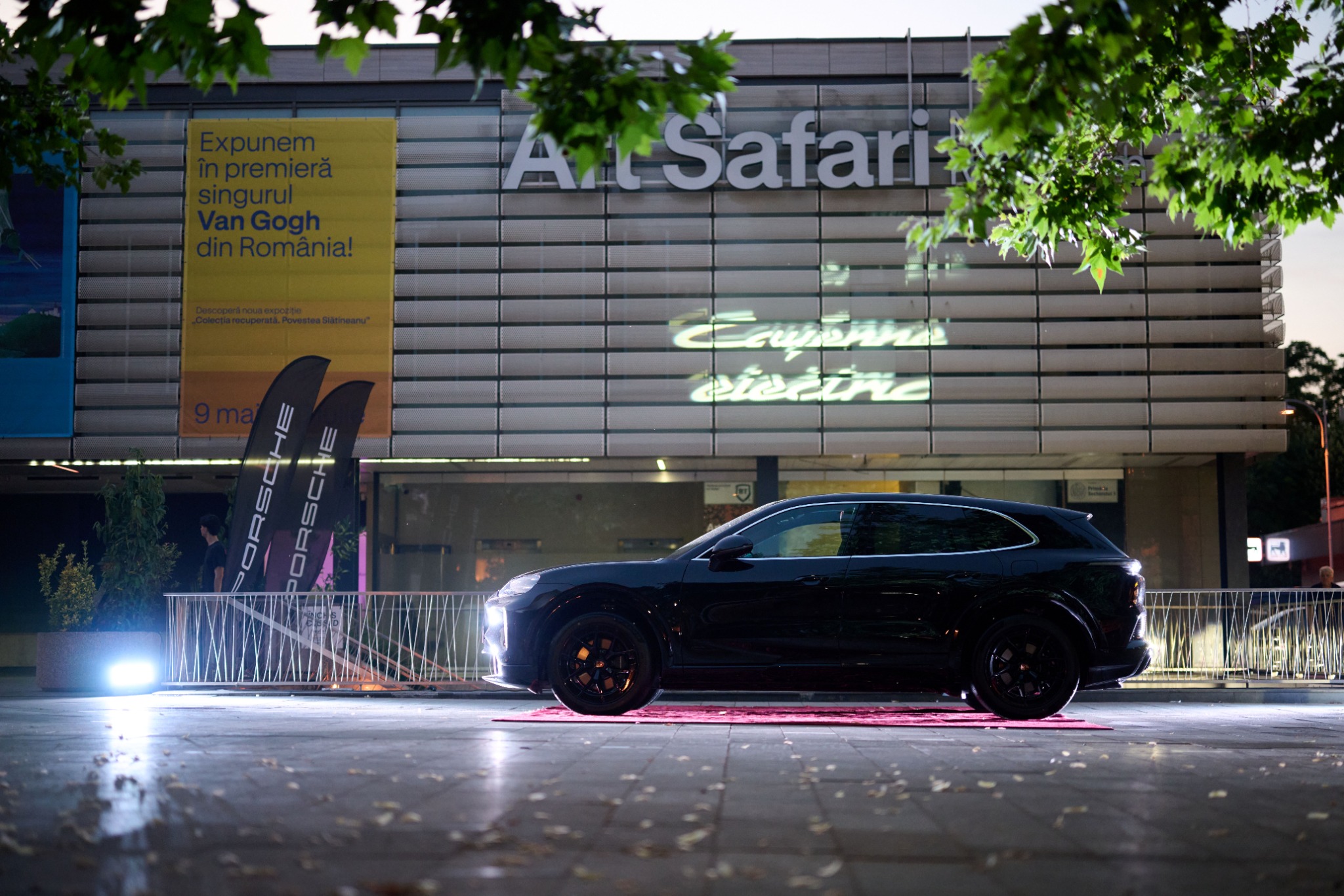 Noul Cayenne Electric poposește la Art Safari