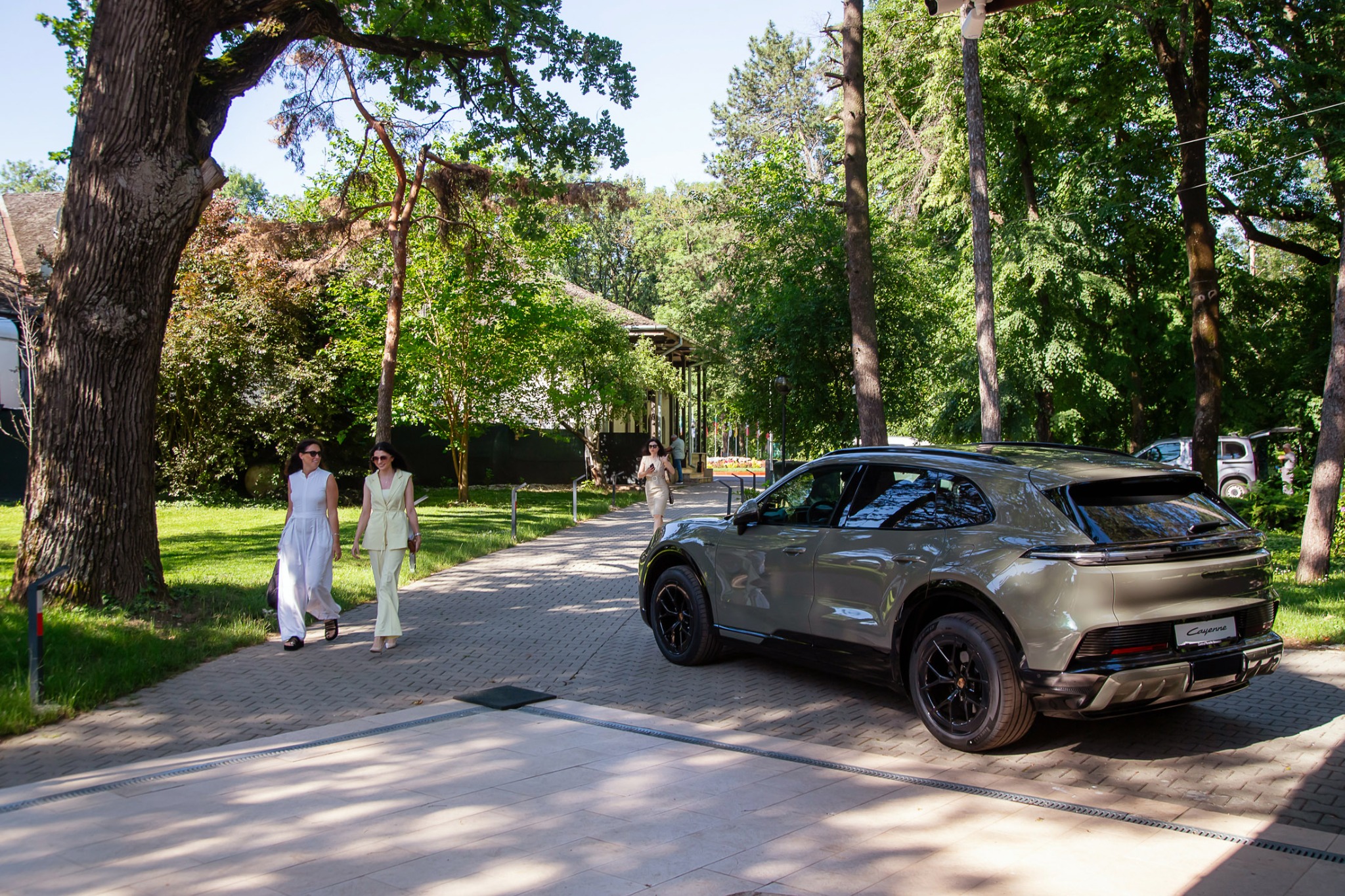 Porsche susține comunitatea Forbes Woman, într-un dialog despre investiția în sine